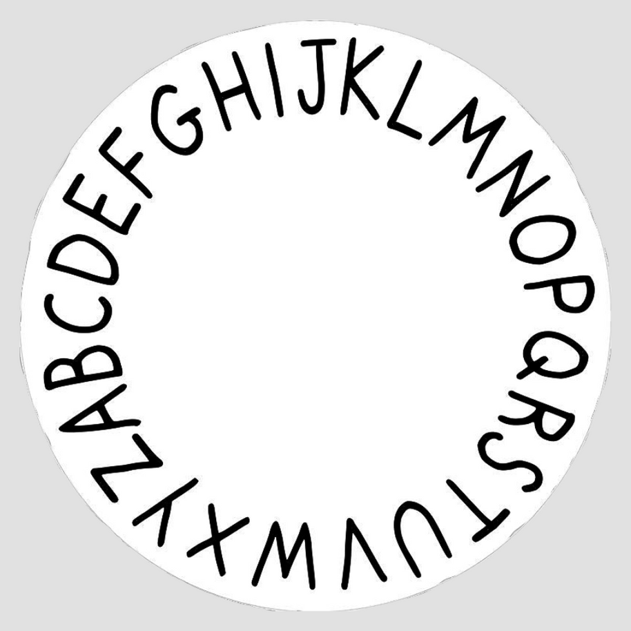 Tapete infantil alfabeto da HOMEBABY com letras coloridas, ideal para quarto de criança, em estilo minimalista.