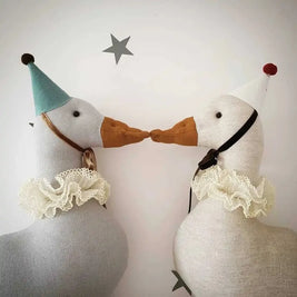 Decoração infantil de parede com pato em estilo minimalista, ideal para quartos de crianças, da marca Minimalist House Shop.