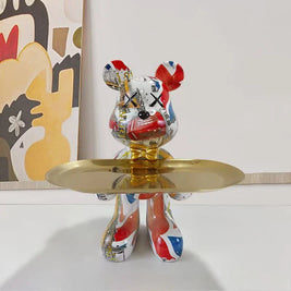 Estatueta decorativa de urso com grafite, estilo minimalista, da marca Graffiti BearBri, para decoração moderna de ambientes internos.
