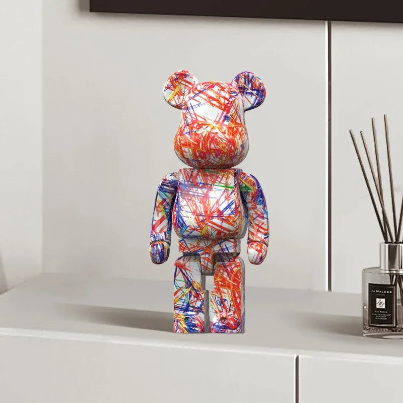 Estatueta Graffiti BearBri da Minimalist House Shop, figura decorativa com design moderno e detalhes coloridos.