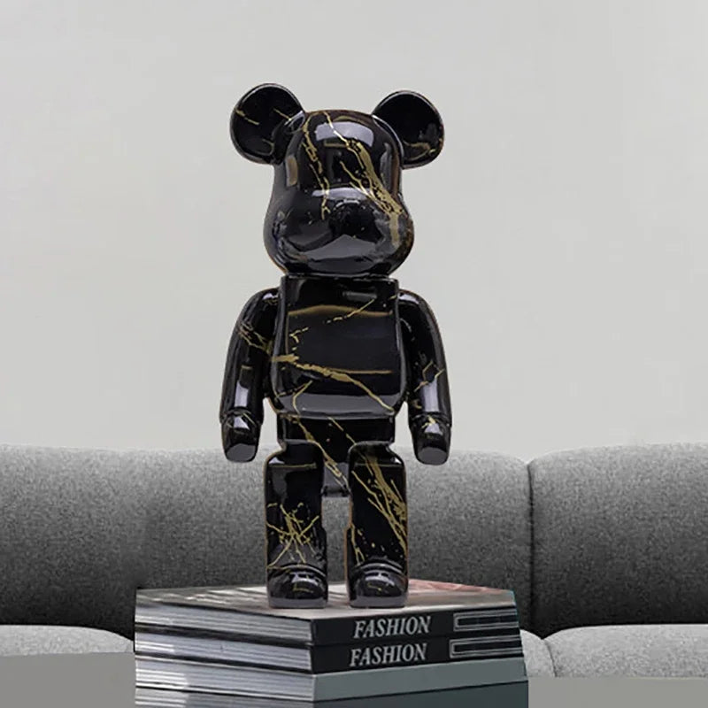 Estatueta Graffiti BearBri da Minimalist House Shop, escultura moderna com design urbano e detalhes coloridos.