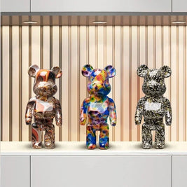 Estatueta Graffiti BearBri da Minimalist House Shop, escultura de urso com arte de graffiti em detalhes modernos.
