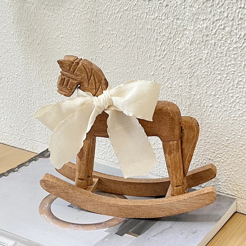 Cavalo Decorativo em Madeira — Estilo Retrô - Minimalist House Shop
