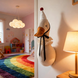 Decoração infantil de parede com pato em estilo minimalista, ideal para quartos de crianças, da marca Minimalist House Shop.