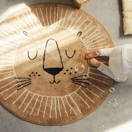 Tapete infantil León da Minimalist House Shop, com desenho de leão fofo, ideal para quartos de crianças.