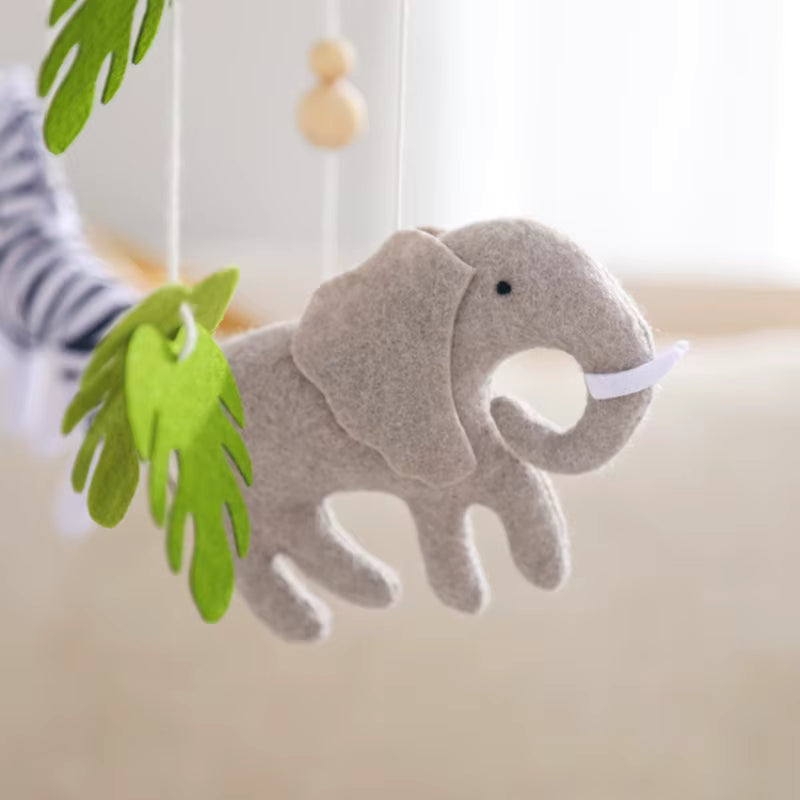 Móvel Safari da Minimalist House Shop, estante de madeira com design de animais selvagens, ideal para decoração infantil.