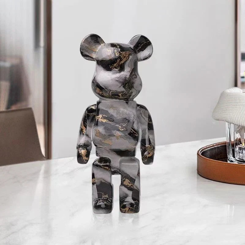 Estatueta Graffiti BearBri da Minimalist House Shop, escultura de urso com design urbano e detalhes coloridos.