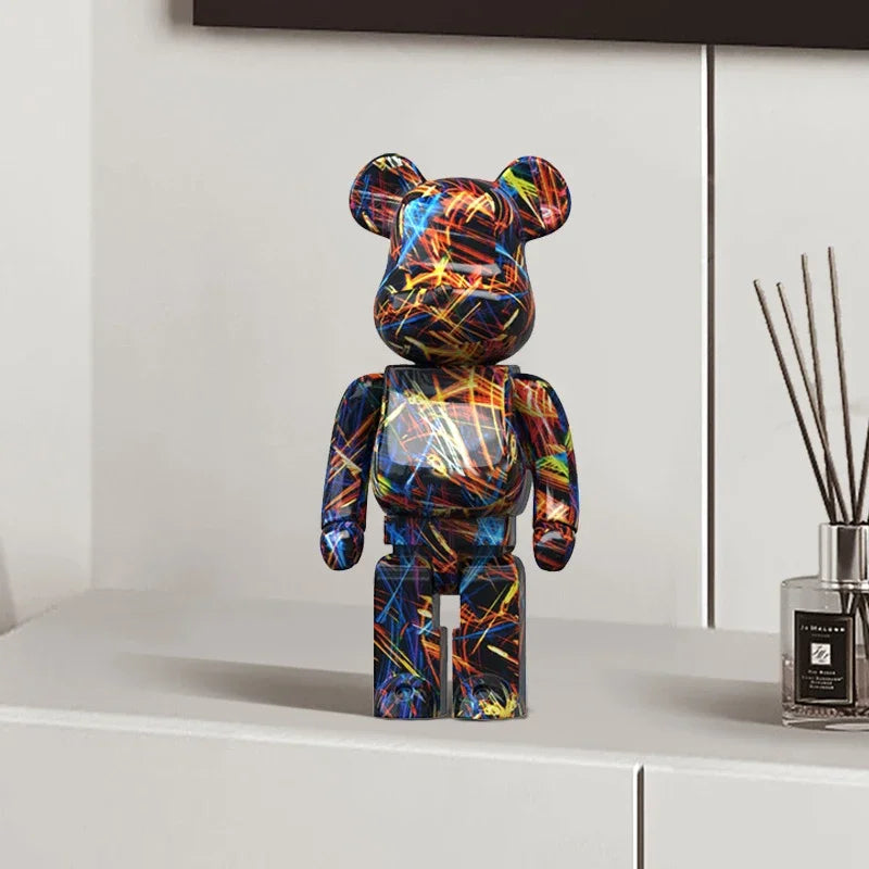 Estatueta Graffiti BearBri da Minimalist House Shop, escultura de urso com estilo de grafite, em material resistente e decorativo.
