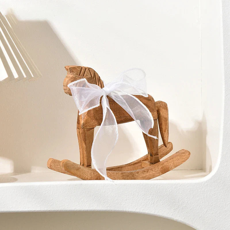 Cavalo Decorativo em Madeira — Estilo Retrô - Minimalist House Shop