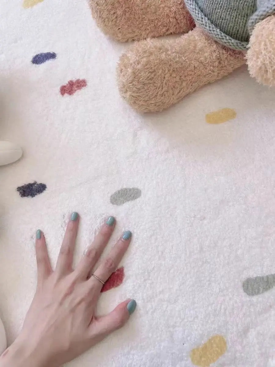Alfombra infantil da coleção Homebaby da Minimalist House Shop com cores vibrantes e design lúdico para quartos de criança