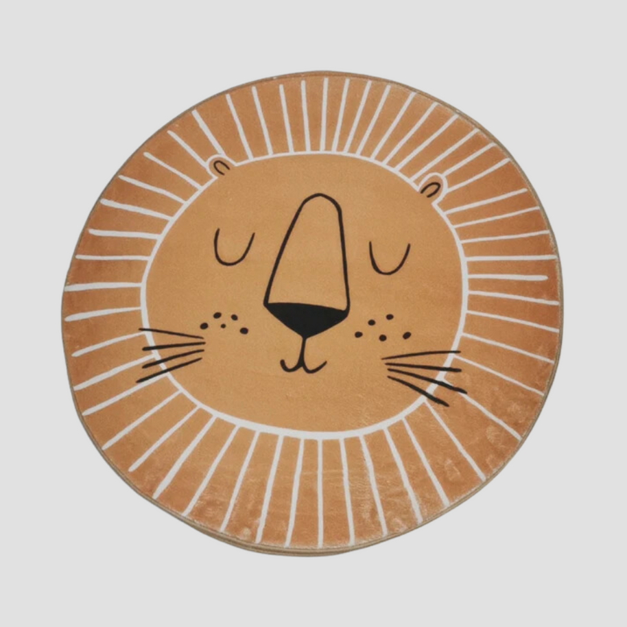 Tapete infantil com desenho de leão da Minimalist House Shop, revestido em tecido macio e colorido para quartos de crianças.