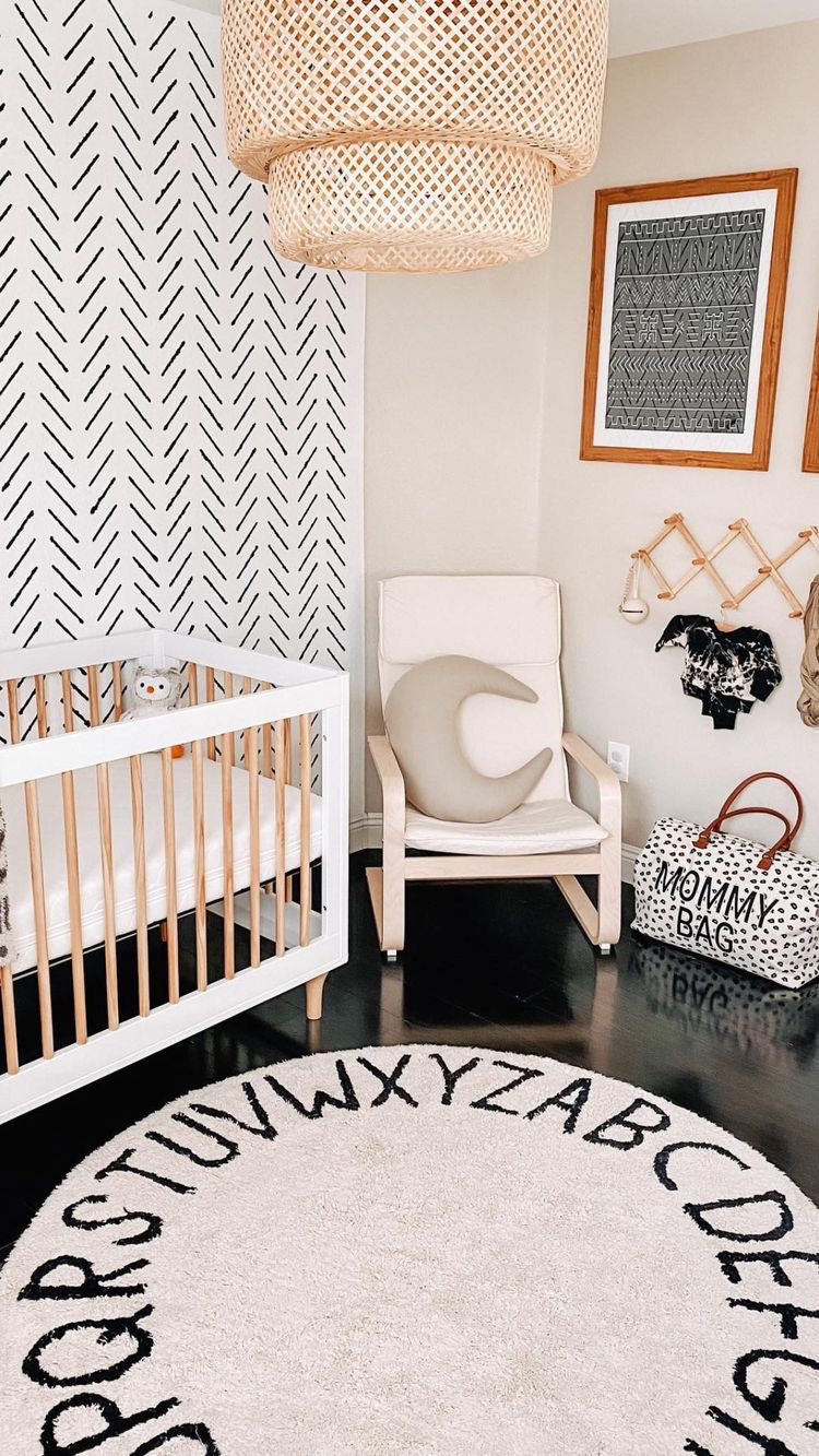 Tapete infantil alfabeto da HOMEBABY com letras coloridas em material macio para crianças, ideal para quartos infantis.