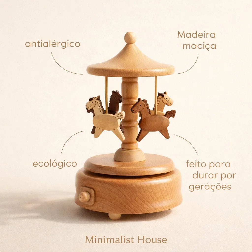 Caixa de música vintage de madeira com design de carrusel, da marca Minimalist House Shop, exibindo detalhes delicados e acabamento artesanal.
